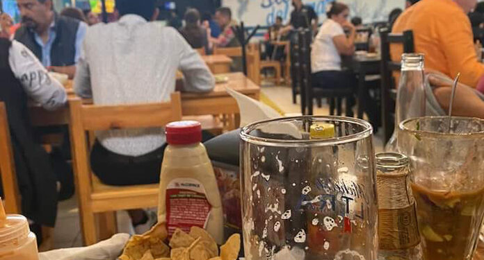 Siguen quejas por mal servicio en restaurantes