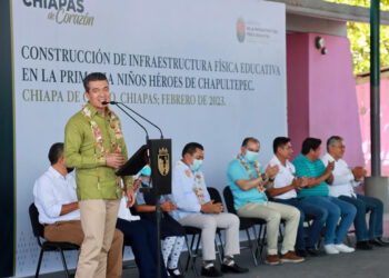 Rutilio Escandón inaugura aulas
