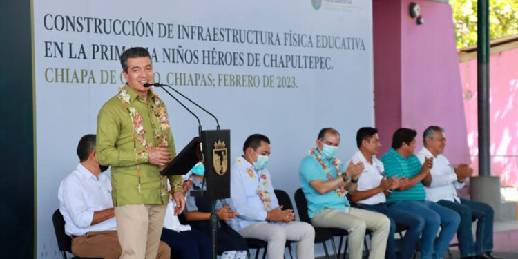 Rutilio Escandón inaugura aulas