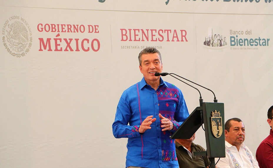 Entregó tarjetas de nueva incorporación a pensiones