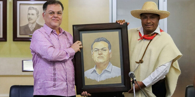 Recibe a integrantes del ayuntamiento de Chanal