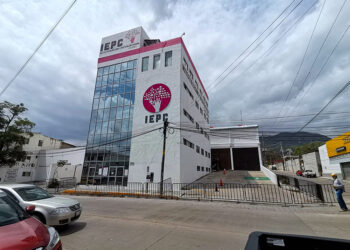Sanciona a 10 funcionarios por promoción personalizada