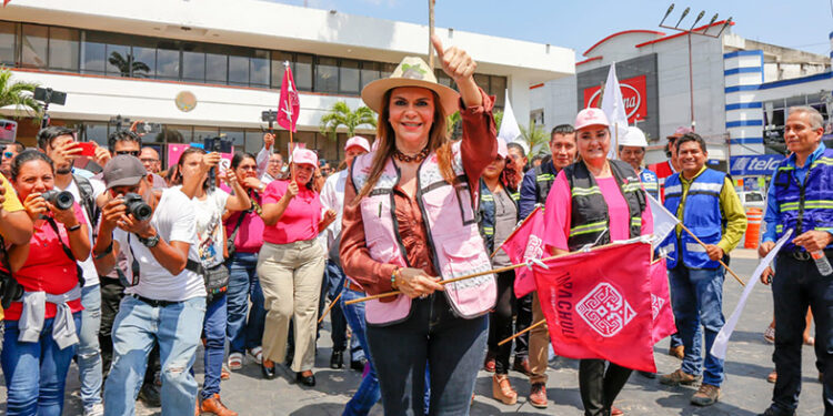 Da banderazo de rehabilitación integral del parque central