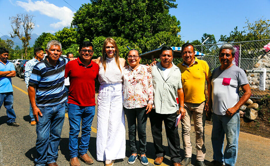 Inaugura red del sistema de agua entubada