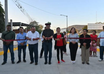 Inauguró calles en el fraccionamiento de las Flores