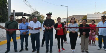 Inauguró calles en el fraccionamiento de las Flores