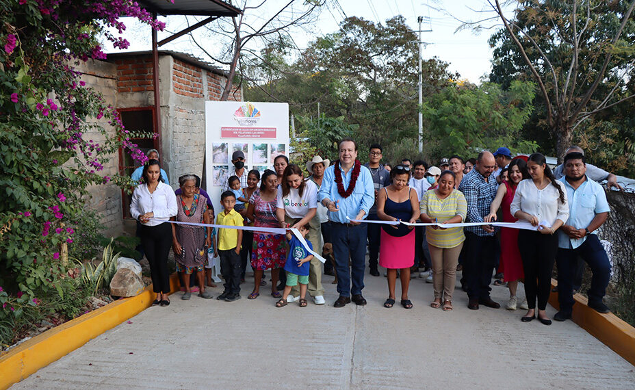 Entregó calle pavimentada en barrio Las Cruces