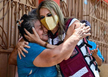 ROSY URBINA CERCANA A LA GENTE