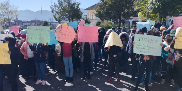 Locatarios se manifiestan