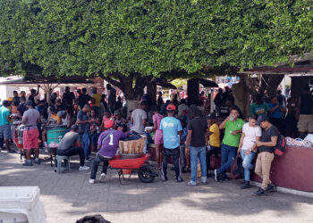 Migrantes invaden parque