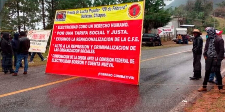 Bloqueo carretero en Huixtán