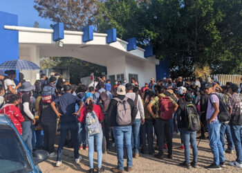 Protestan contra directora del Tec. de Cintalapa