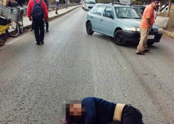 Jovencita grave al caer de una moto