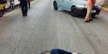 Jovencita grave al caer de una moto