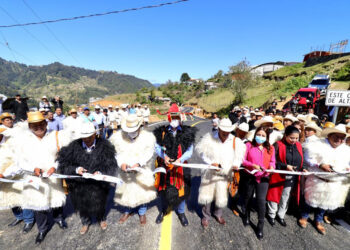 Rutilio Escandón inauguró la construcción del camino Joltzemen-Yutbash