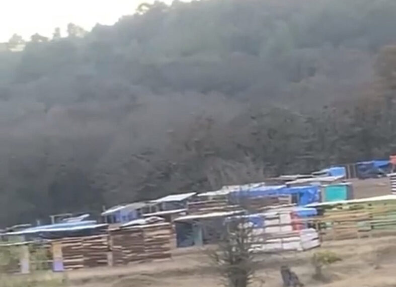 Encapuchados invaden tierras coletas