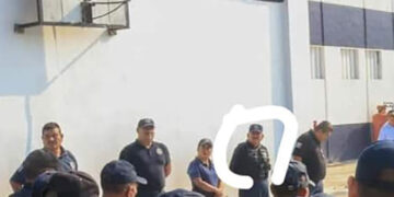 Policía agredió a balazos a su esposa