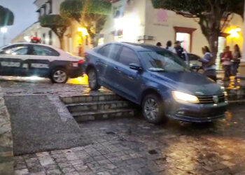 Se desmayó al volante