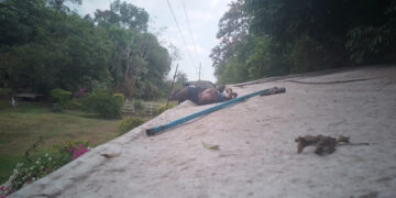 Murió electrocutado