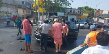 Camioneta se incendia en calzada al Sumidero