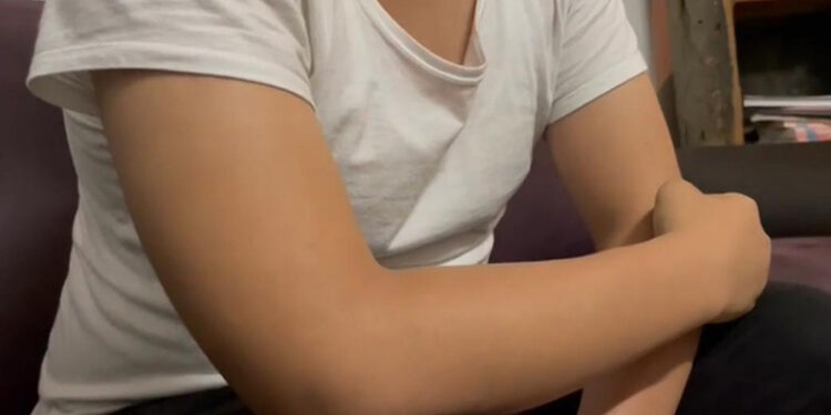 Policía los detiene por jugar con un condón