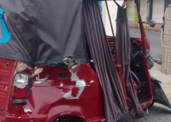 Mototaxi destrozado