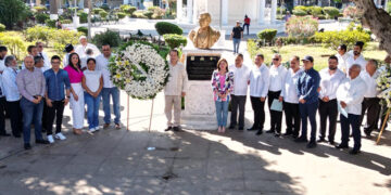 Encabeza ceremonia del natalicio 217 de Benito Juárez