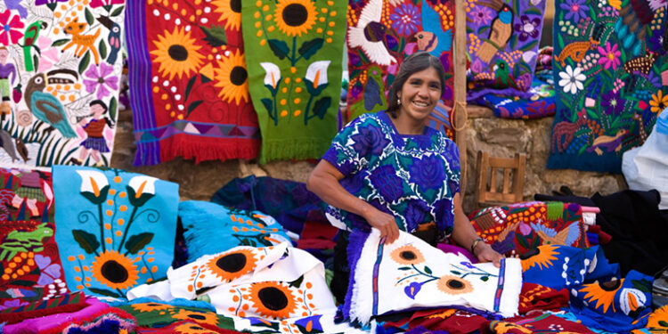 Indígenas, guardianas de los bienes culturales de México