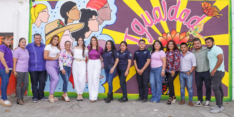 Inauguró mural alusivo al Día Internacional de la Mujer