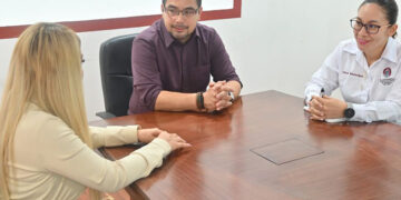 Se reúnen con asociación animalista