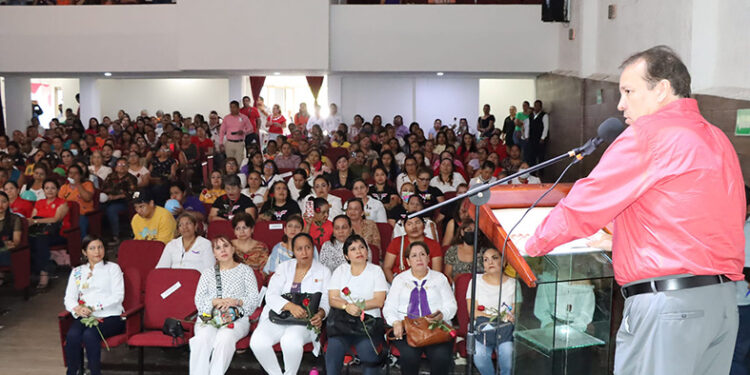 Reconoce labor de las mujeres