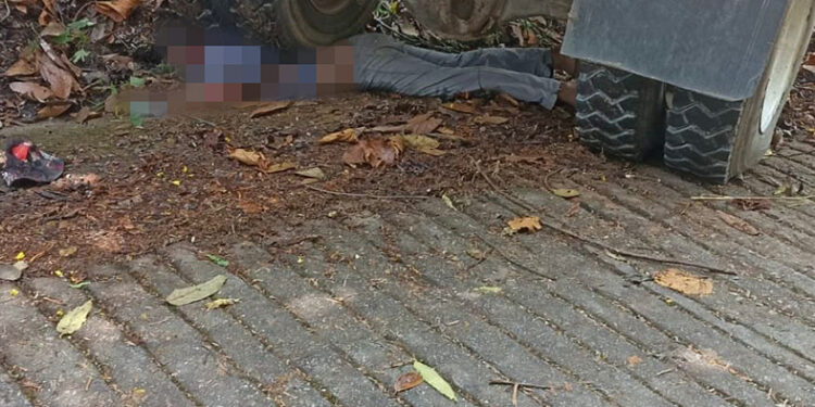 Murieron aplastados por su propio volteo