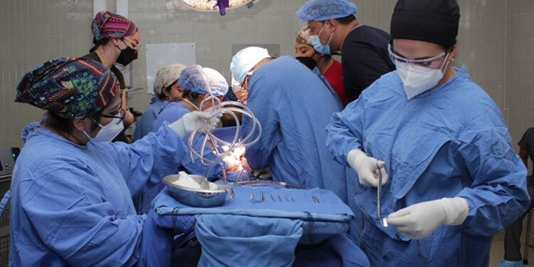 Aumentan pacientes en espera de trasplantes