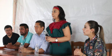 Refrenda compromiso por el bienestar de las jefas de familia