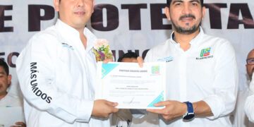 Toman protesta al Comité Directivo Municipal