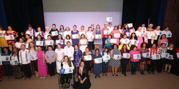 Presentan “Tuxtlecas haciendo historia”