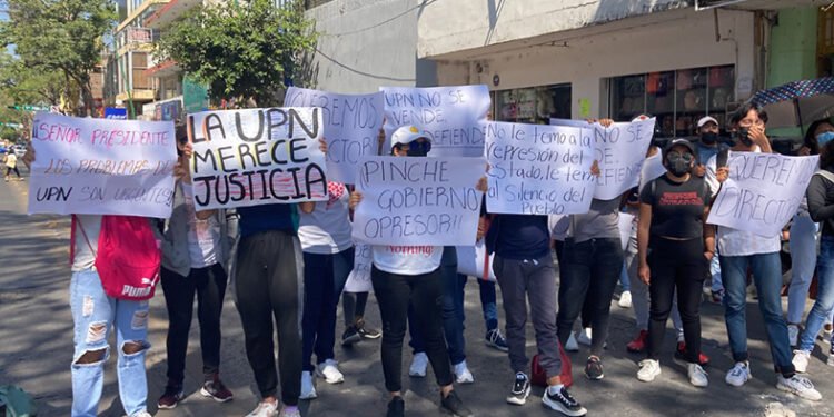 Bloquean y causan caos