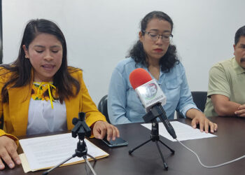 Maestrantes señalan irregularidades en titulación