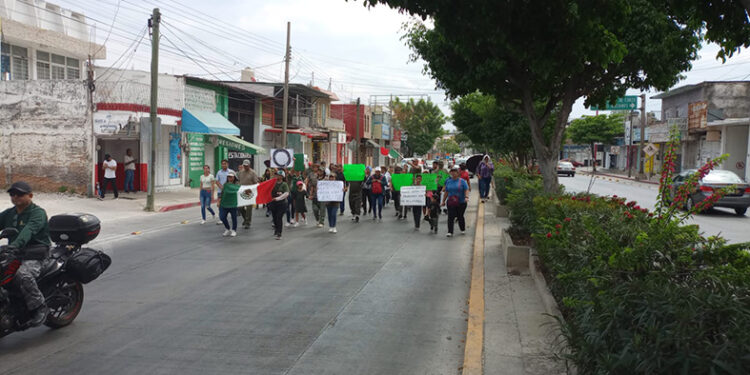 Se manifiestan en apoyo a militares detenidos