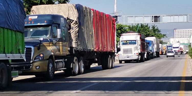 Transportistas advierten movilización