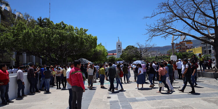 Fluida participación de tuxtlecos en Simulacro 2023