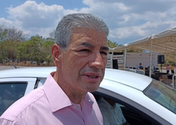 Por ningún motivo los deben conducir hombres