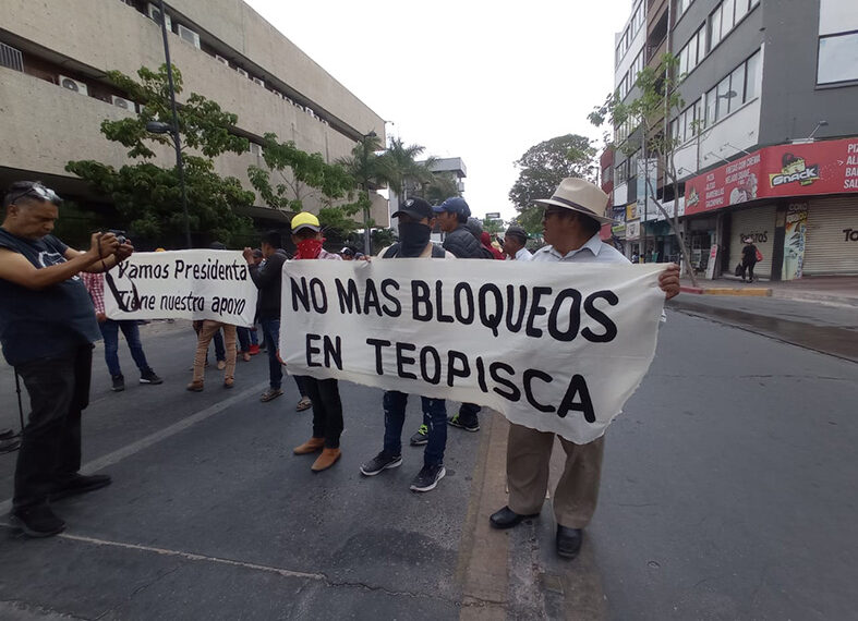 Exigen poner alto a bloqueos de “agitadores”