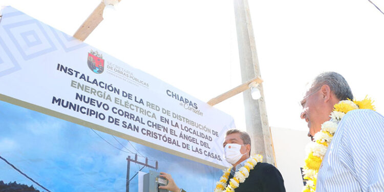 Inauguró red de energía eléctrica en Nuevo Corral Chén El Ángel