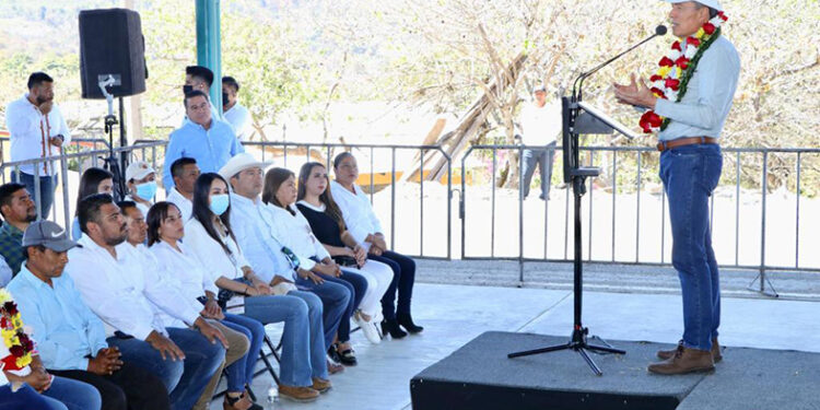 Inauguró el camino Luis Espinoza-La Laguna