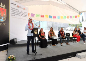 Rutilio Escandón continúa mejorando las calles de Tuxtla