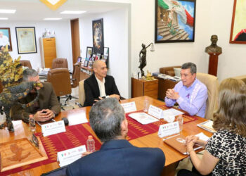 Dialogó con el Ministerio de Educación Superior de La Habana, Cuba