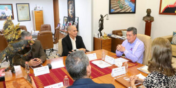 Dialogó con el Ministerio de Educación Superior de La Habana, Cuba