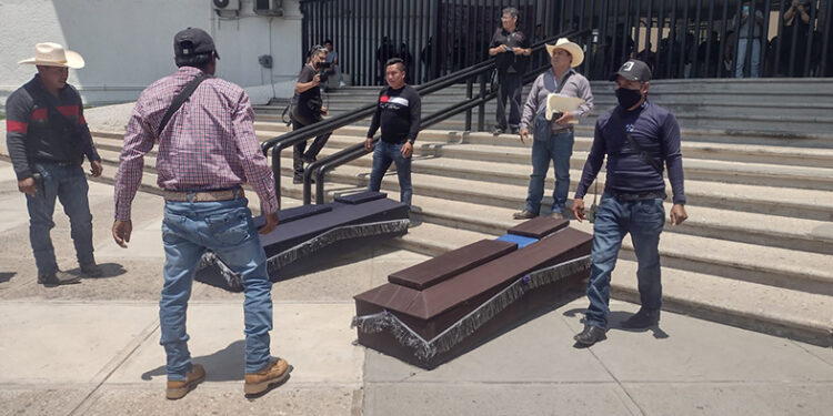 CIOAC violenta a familias