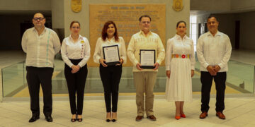 Firman convenio de colaboración en materia archivística